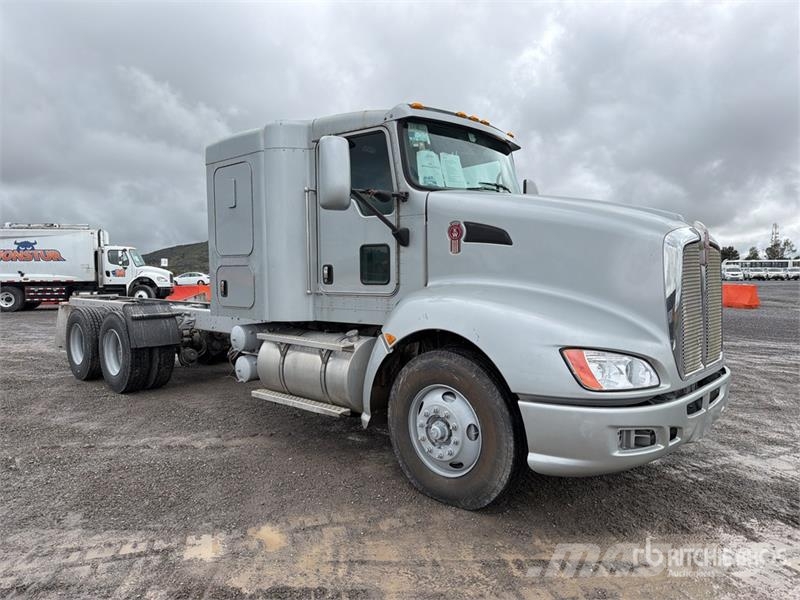 Kenworth T660 6x4 Sleeper Camion Chasis Cabina / Cab and Ch Kabine i unutrašnjost