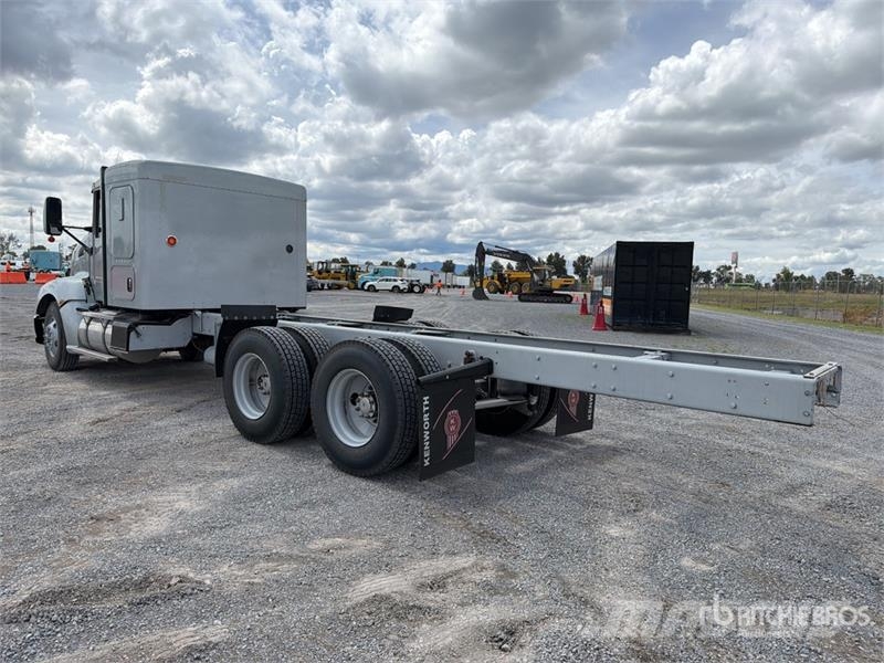 Kenworth T660 6x4 Sleeper Camion Chasis Cabina / Cab and Ch Cabines