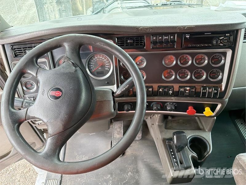 Kenworth T660 6x4 Sleeper Camion Chasis Cabina / Cab and Ch Cabines