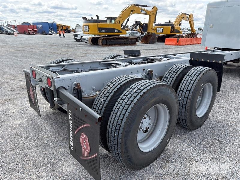 Kenworth T660 6x4 Sleeper Camion Chasis Cabina / Cab and Ch Cabines