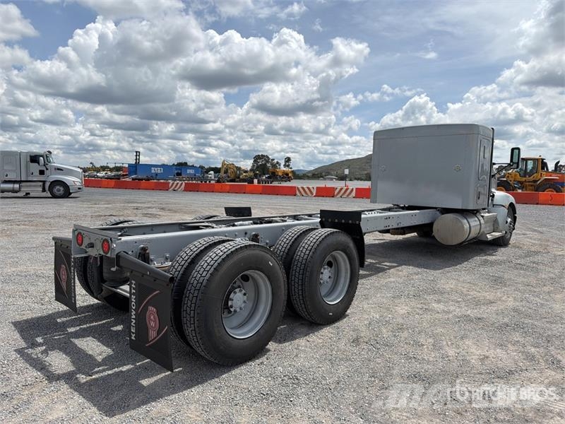 Kenworth T660 6x4 Sleeper Camion Chasis Cabina / Cab and Ch Cabines