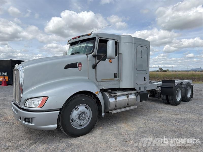 Kenworth T660 6x4 Sleeper Camion Chasis Cabina / Cab and Ch Cabines