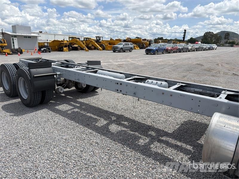Kenworth T660 6x4 Sleeper Camion Chasis Cabina / Cab and Ch Cabines