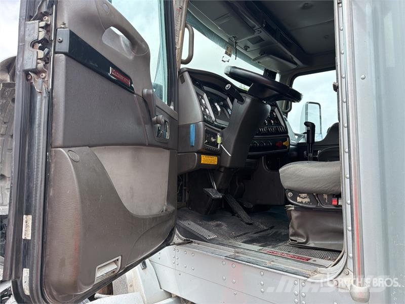 Kenworth T660 6x4 Sleeper Camion Chasis Cabina / Cab and Ch Kabine i unutrašnjost