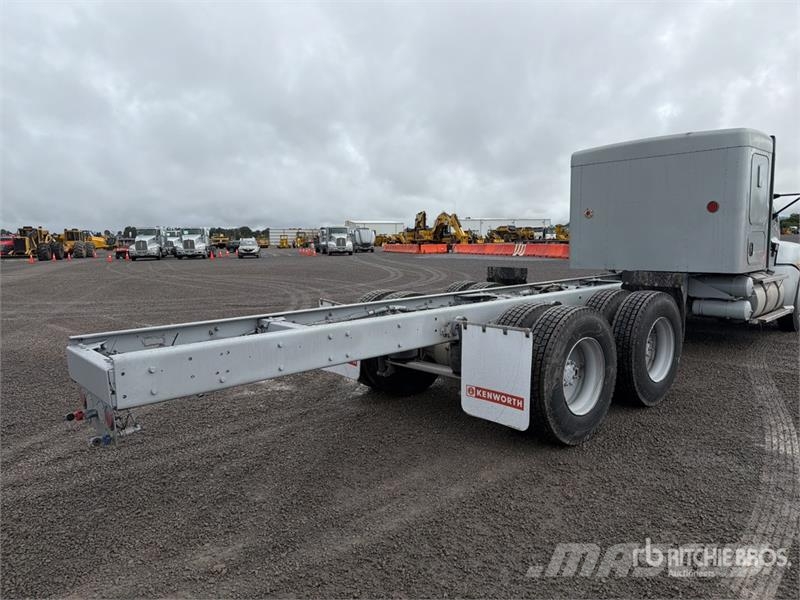 Kenworth T660 6x4 Sleeper Camion Chasis Cabina / Cab and Ch Kabine i unutrašnjost