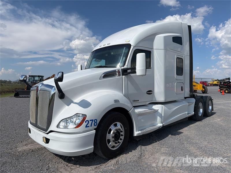 Kenworth T680 Autotractoare