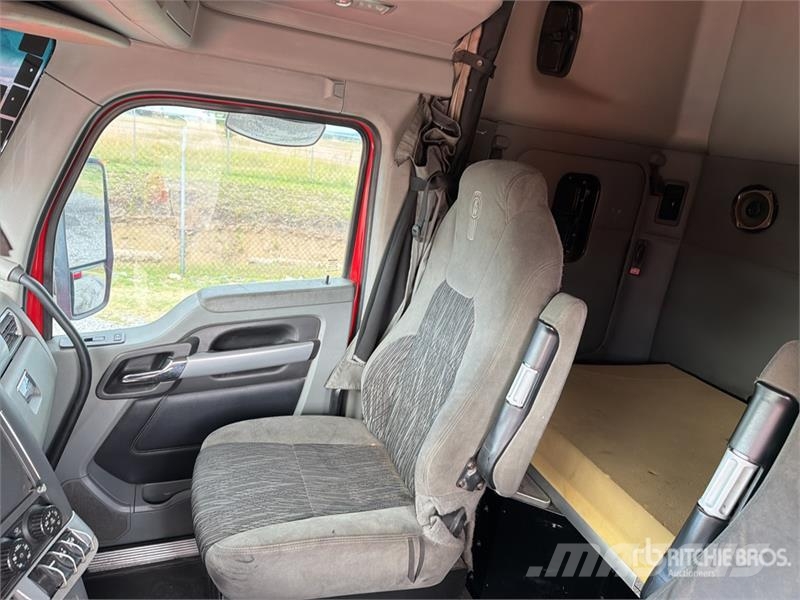 Kenworth T680 Тягачі