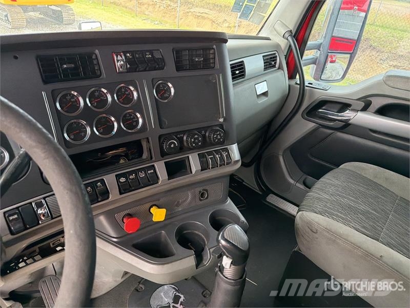 Kenworth T680 Тягачі