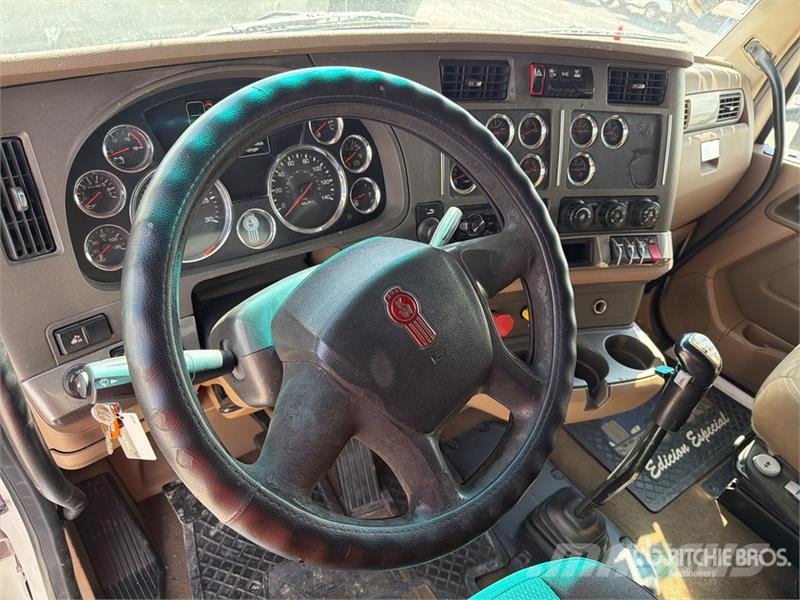 Kenworth T680 Autotractoare