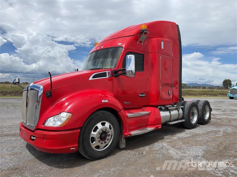 Kenworth T680 Тягачі