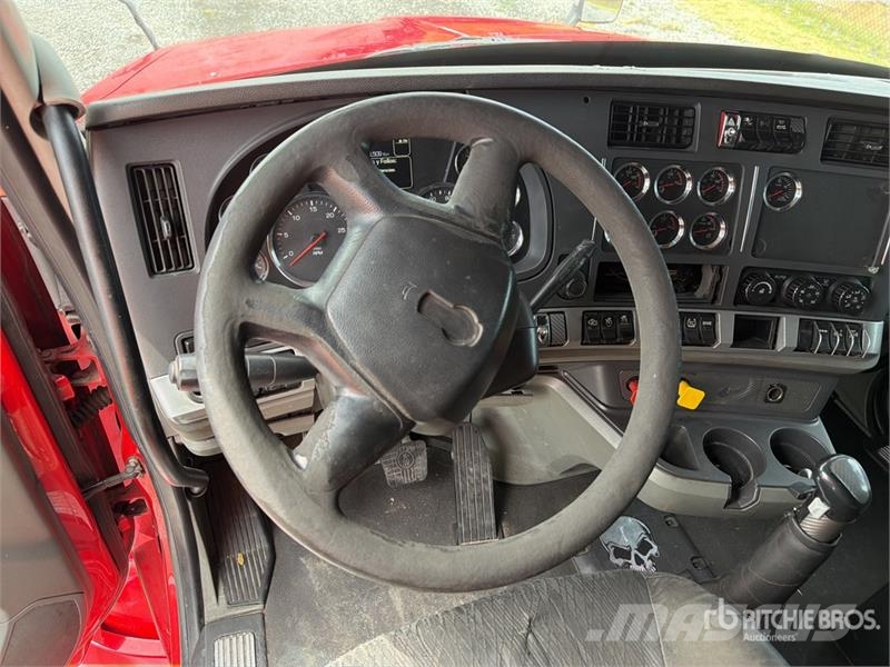 Kenworth T680 Тягачі