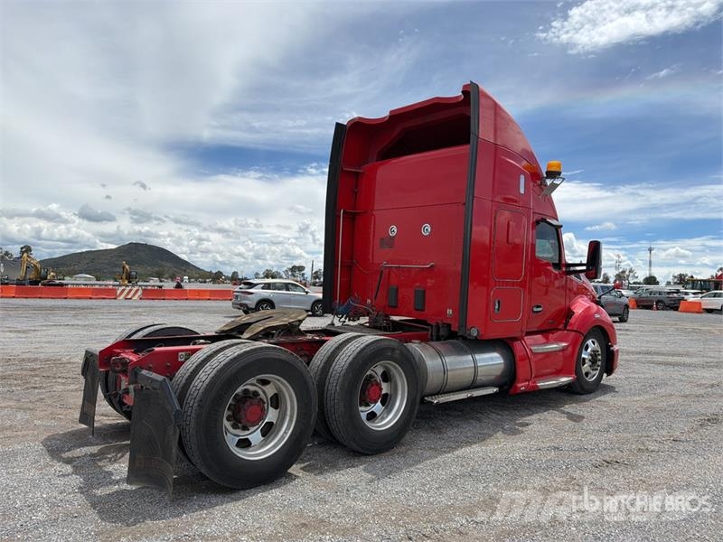 Kenworth T680 Тягачі