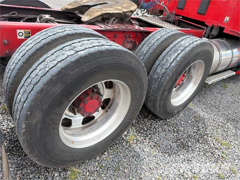 Kenworth T680 Тягачі