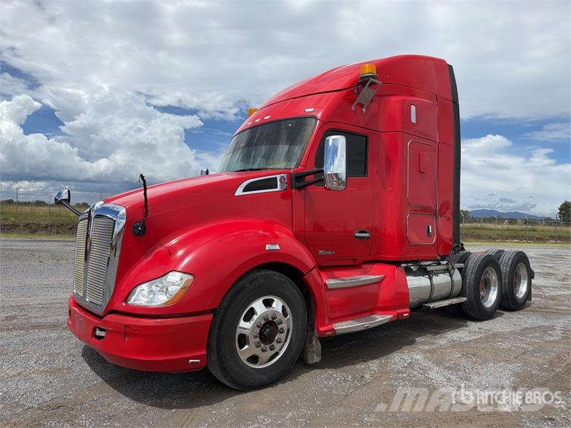 Kenworth T680 Тягачі