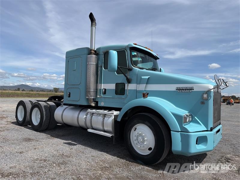 Kenworth T800 牵引车