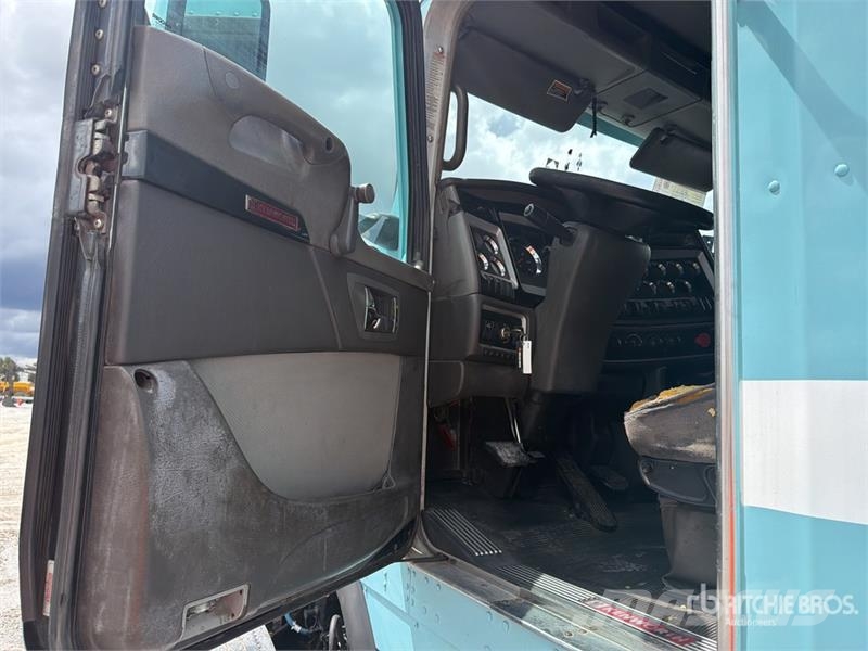 Kenworth T800 Sadulveokid