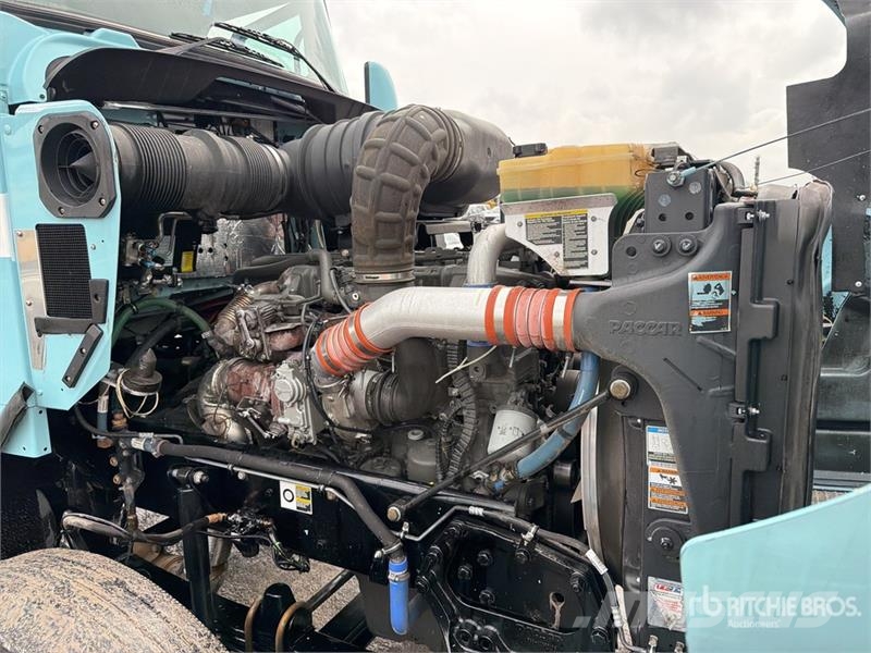 Kenworth T800B Тягачі