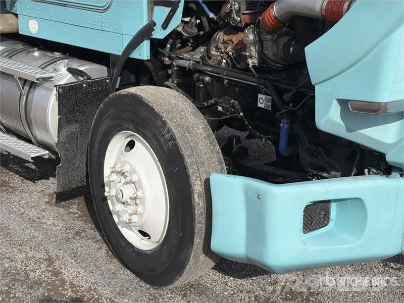 Kenworth T800B Sadulveokid