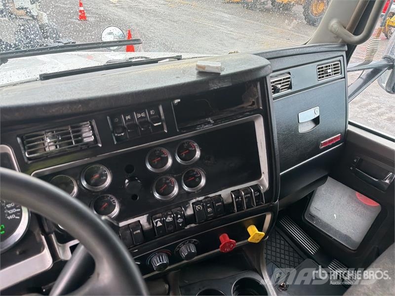 Kenworth T800B Tracteur routier