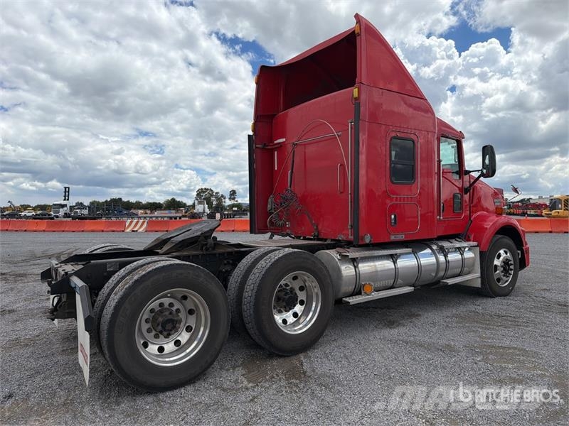 Kenworth T800B Sadulveokid