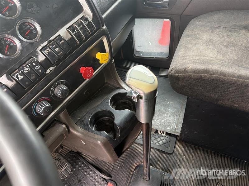 Kenworth T800B Tracteur routier