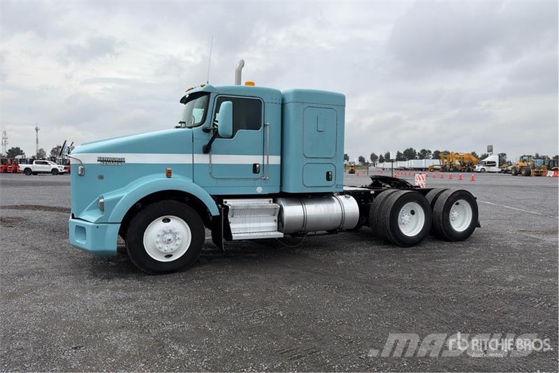 Kenworth T800B Тягачі