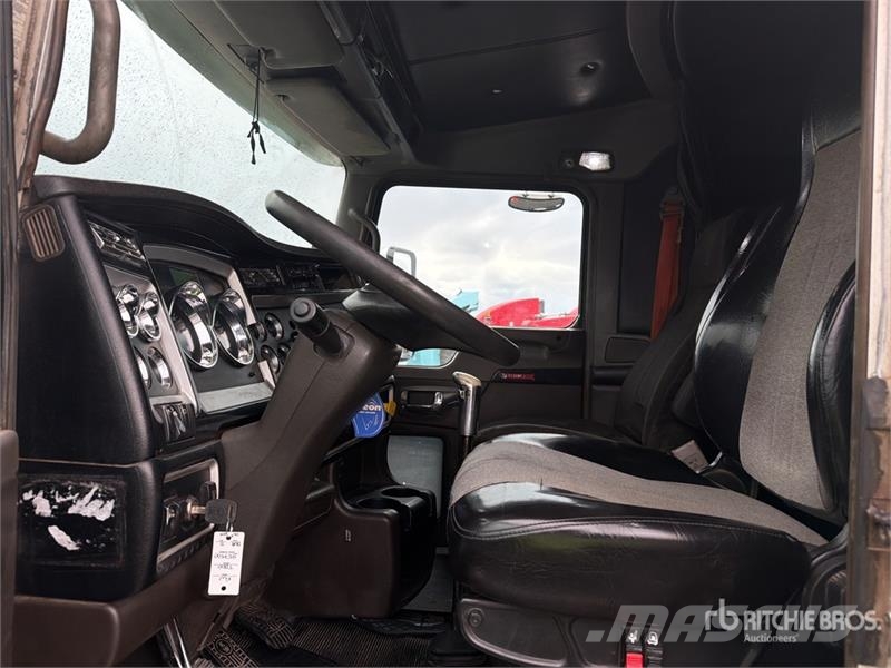 Kenworth T800B Tracteur routier