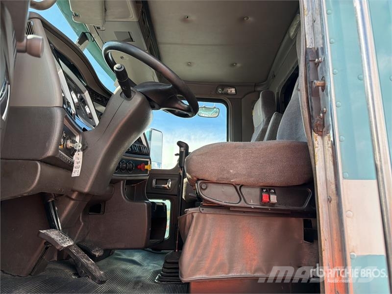 Kenworth T800B Тягачі
