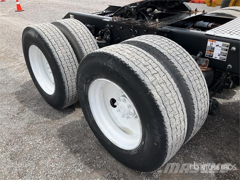 Kenworth T800B Trekkers