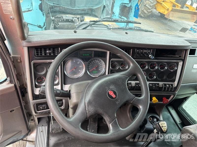 Kenworth T800B Тягачі