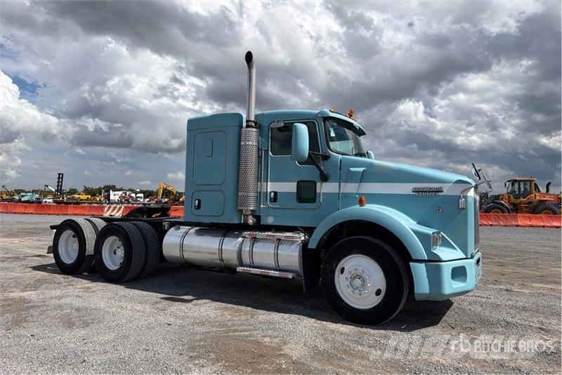 Kenworth T800B Тягачі