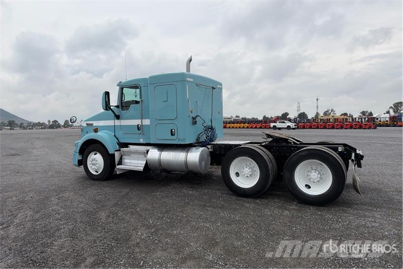 Kenworth T800B Тягачі
