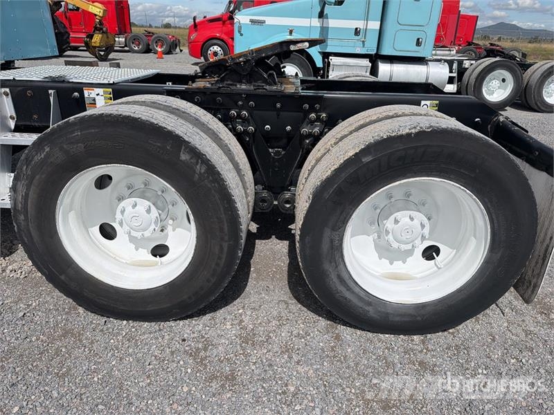 Kenworth T800B Влекачи