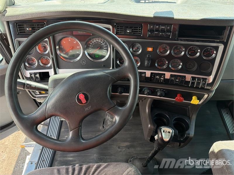 Kenworth T800B Тягачі