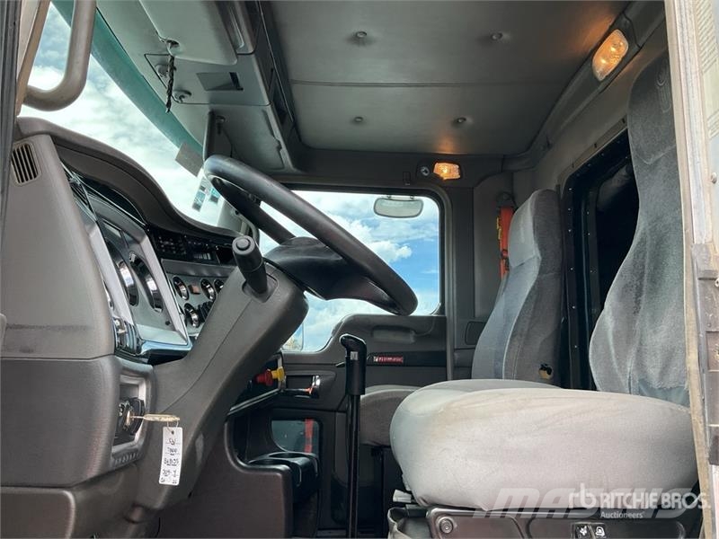 Kenworth T800B Trekkers