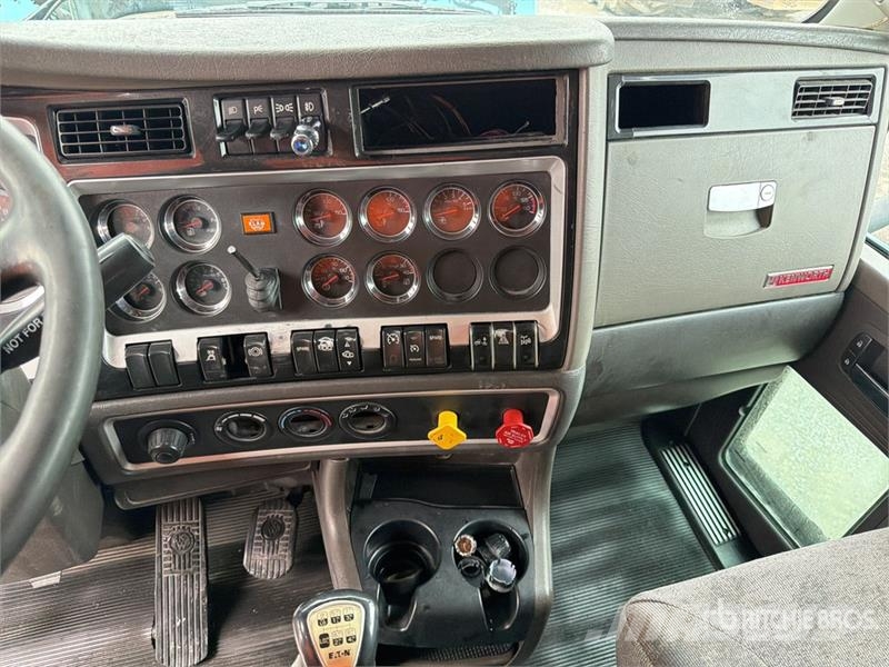 Kenworth T800B Тягачі