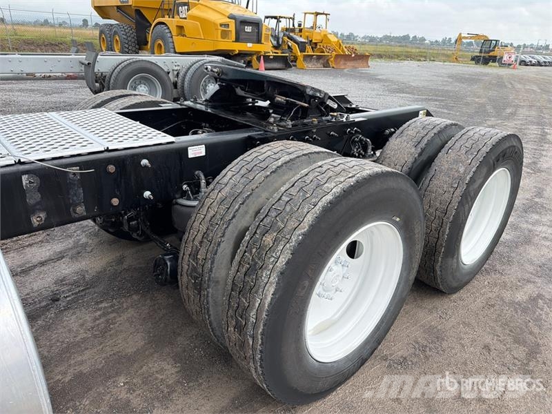 Kenworth T800B Тягачі