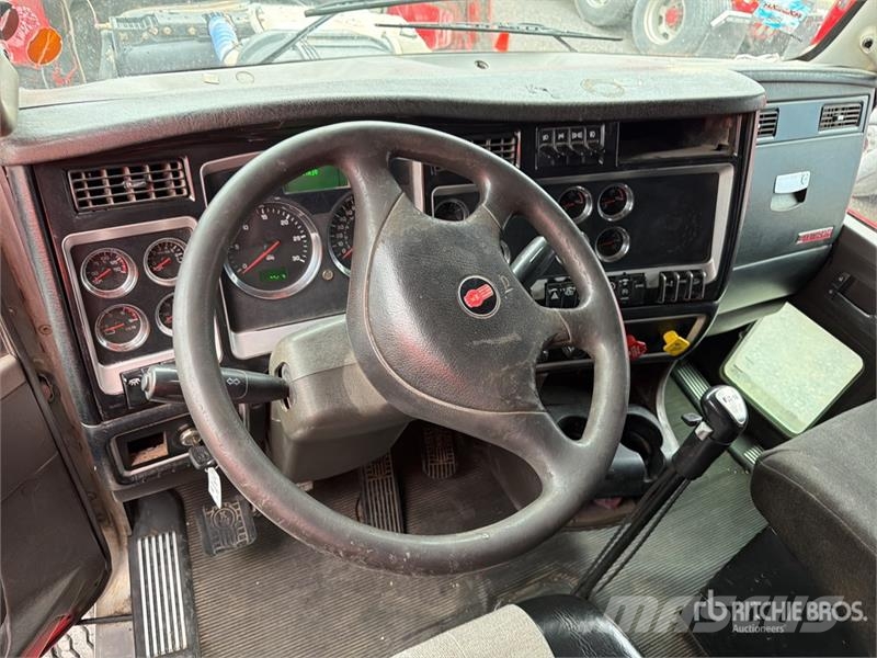 Kenworth T800B Tracteur routier