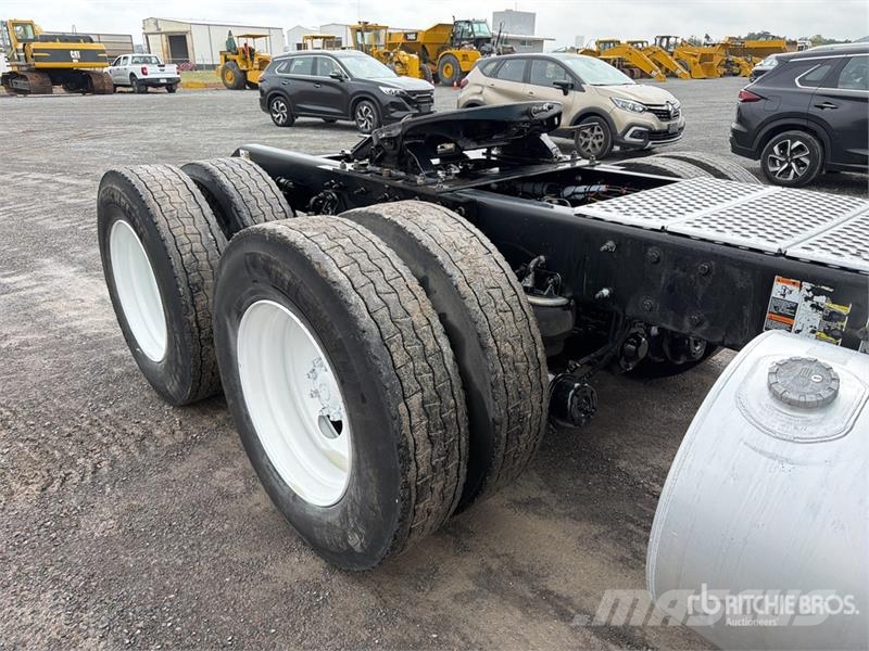 Kenworth T800B Тягачі