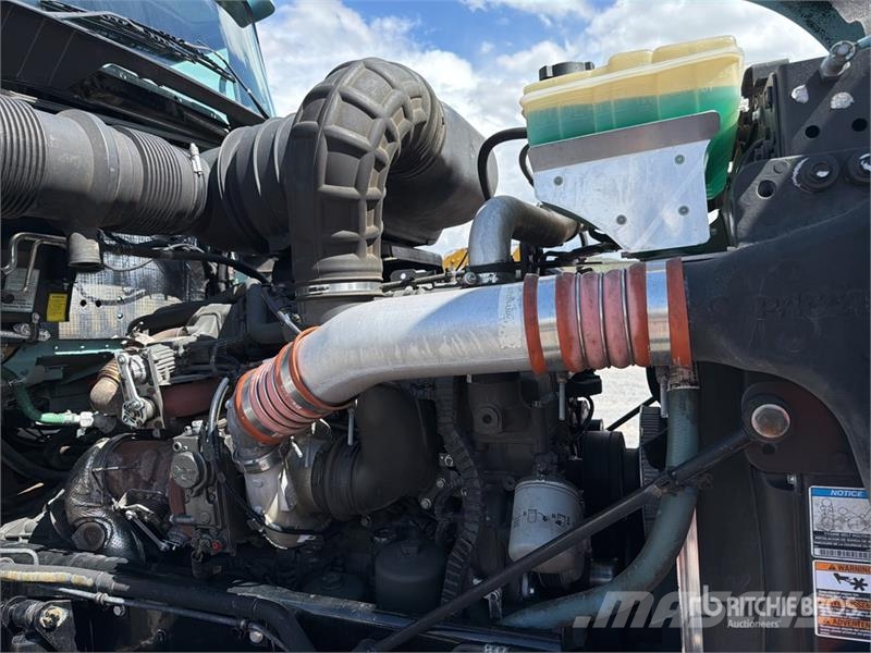 Kenworth T800B Тягачі