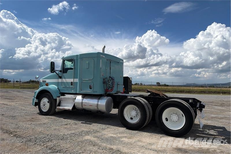 Kenworth T800B Тягачі