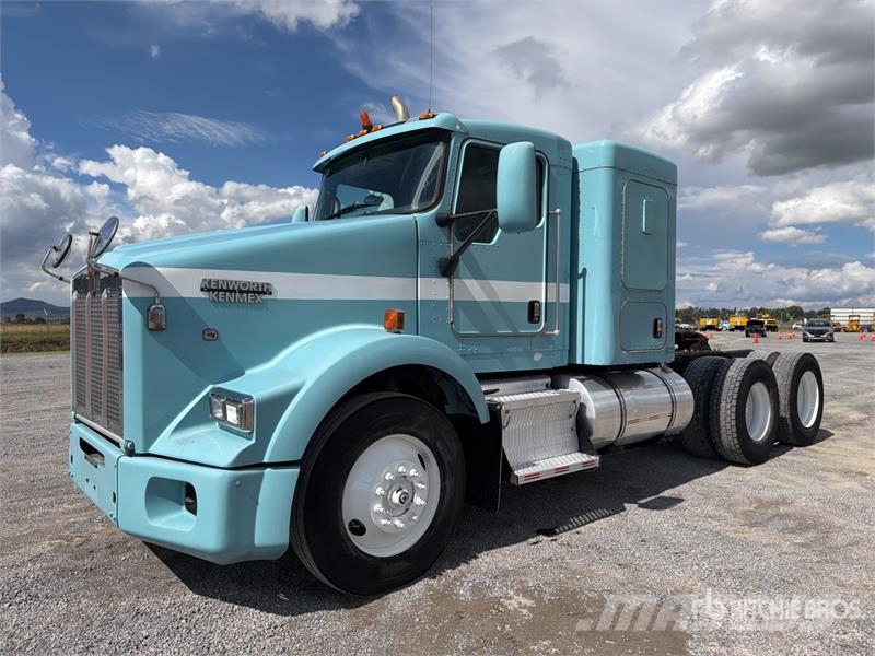 Kenworth T800B Тягачі