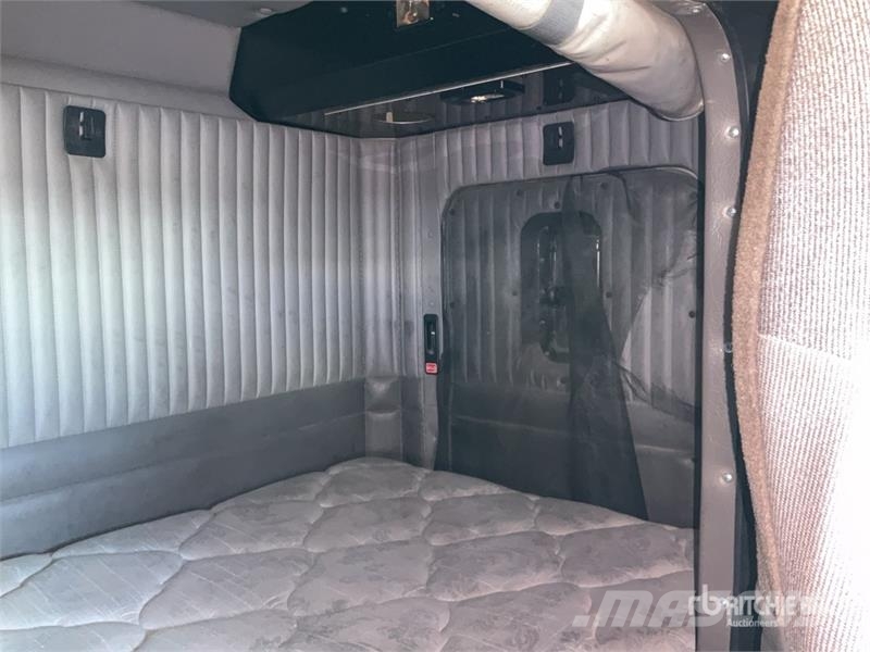 Kenworth T800B Trekkers