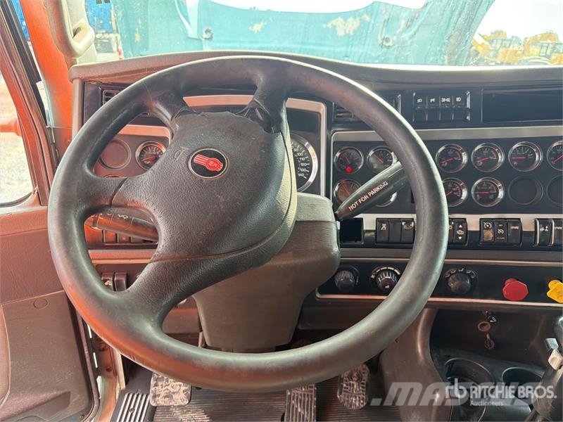Kenworth T800B Sadulveokid