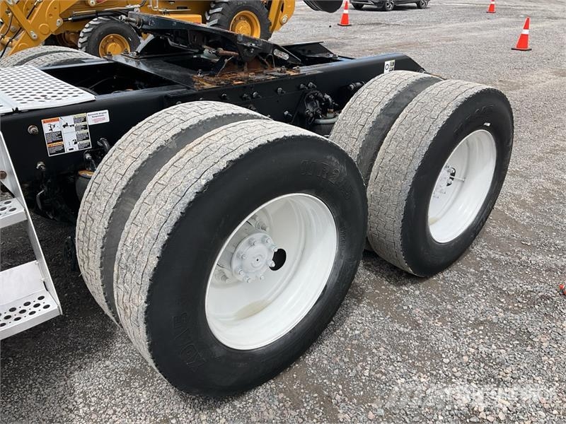 Kenworth T800B Trekkers