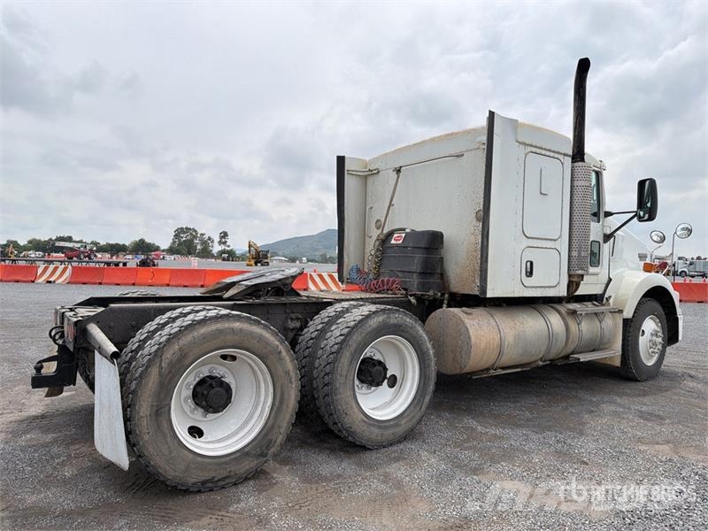 Kenworth T800B Sattelzugmaschinen