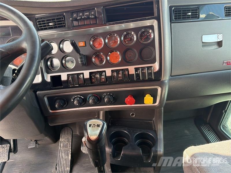 Kenworth T800B Тягачі