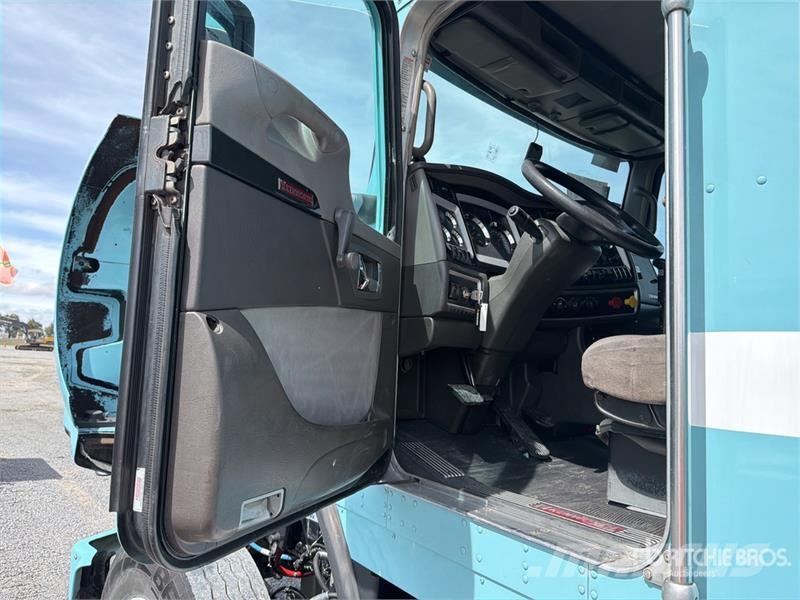 Kenworth T800B Влекачи