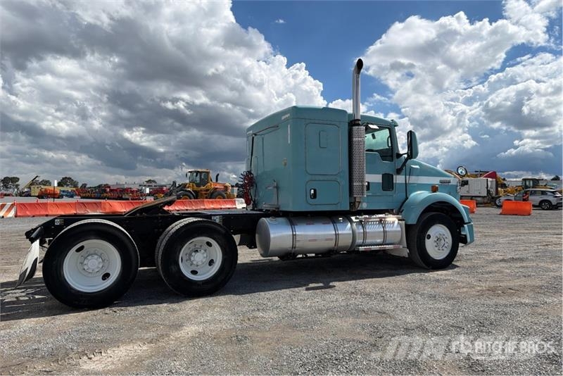 Kenworth T800B Тягачі