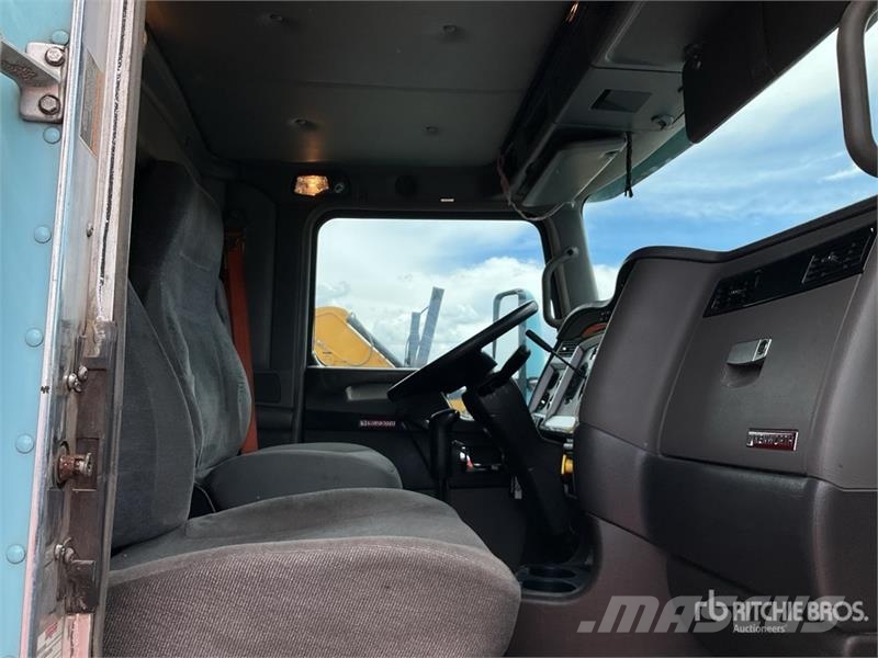 Kenworth T800B Trekkers